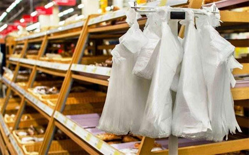 河南塑料袋厂揭秘：将装菜的塑料袋放冰箱等于慢性自杀？